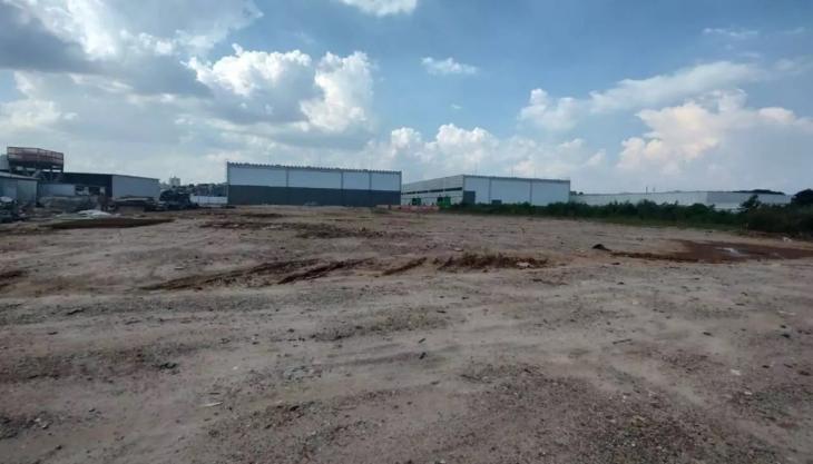 Em busca de um espaço sob medida em Santo André? Este terreno de 57.000m² no bairro Parque Central está disponível para locação, com a possibilidade de desenvolver um projeto Built to Suit. Conte com a Catena & Castro Real Estate para viabilizar a construção personalizada ideal para suas operações. Entre em contato com a Guardian Administradora para mais detalhes sobre esta oportunidade única de locação em Santo André. 